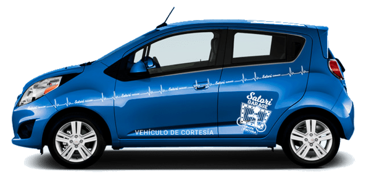 Coche de cortesia azul del taller de reparación chapa pintura mecánica en Pamplona